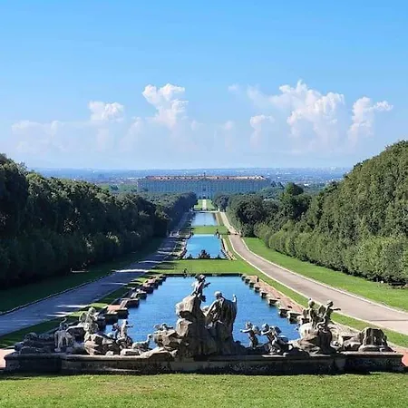 A Due Passi Dalla Reggia