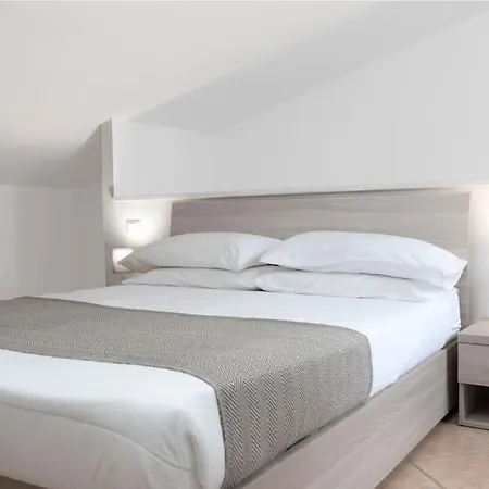 A Due Passi Dalla Reggia Appartement *
